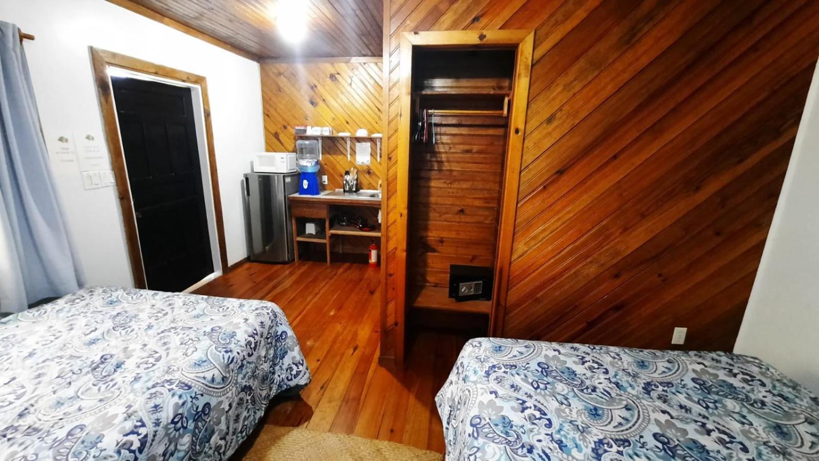 Guava Grove Resort & Villas Sandy Bay Kamer foto